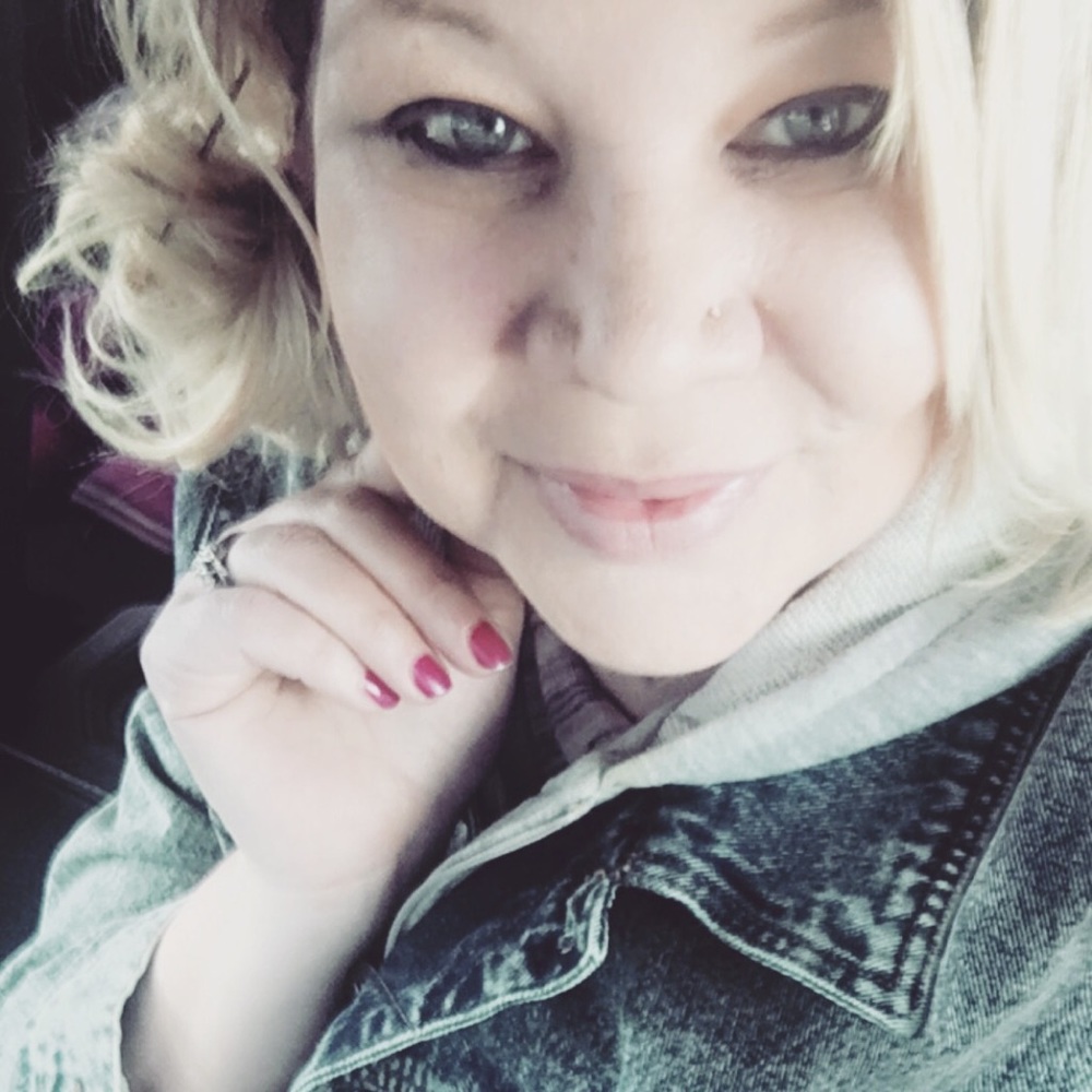 Meet your Posher, Chrissy ❤️ poshmark ambassador NEW LISTINGS